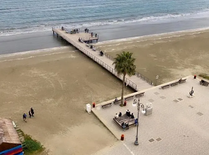 홈스테이 Seaview 라르나카